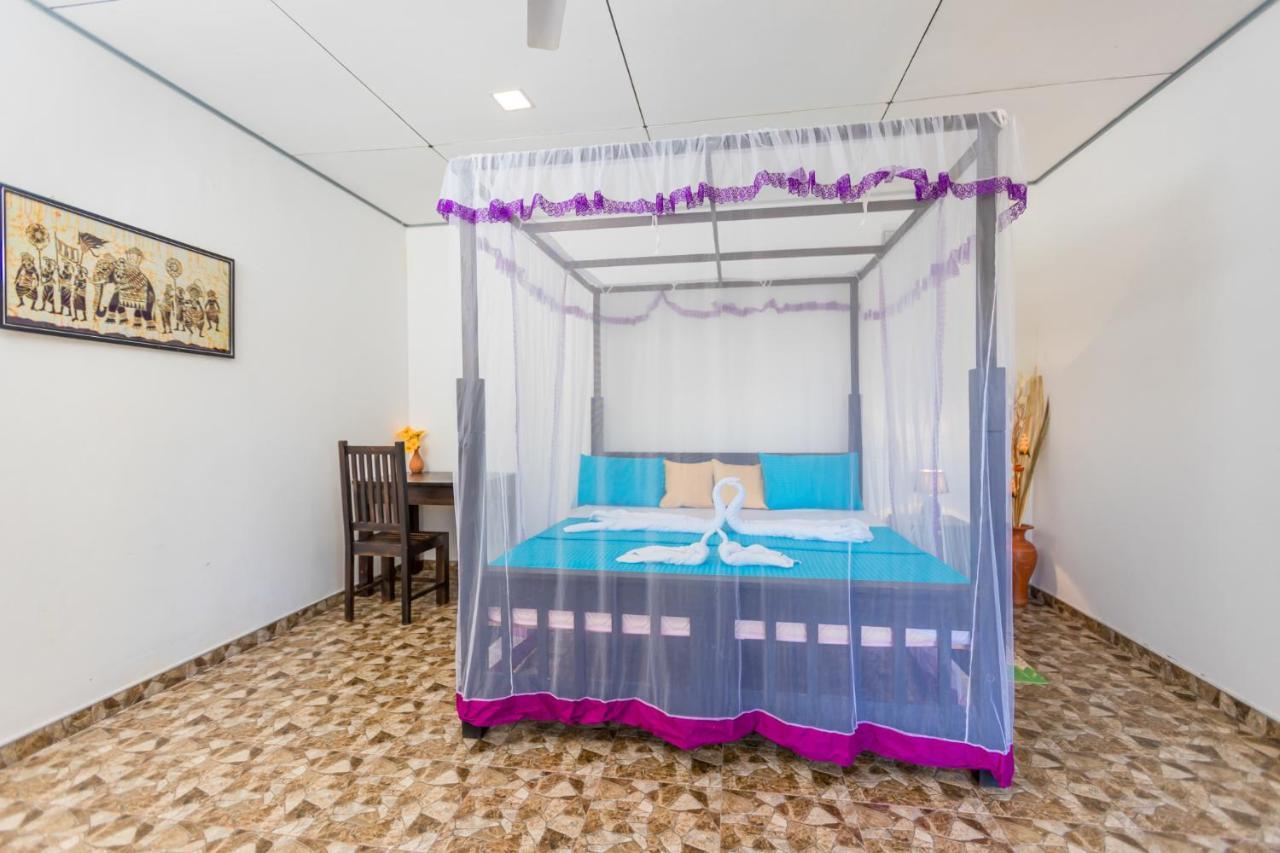 Rock Violet Lakefront Cabanas & Restaurent Tangalle Exterior photo