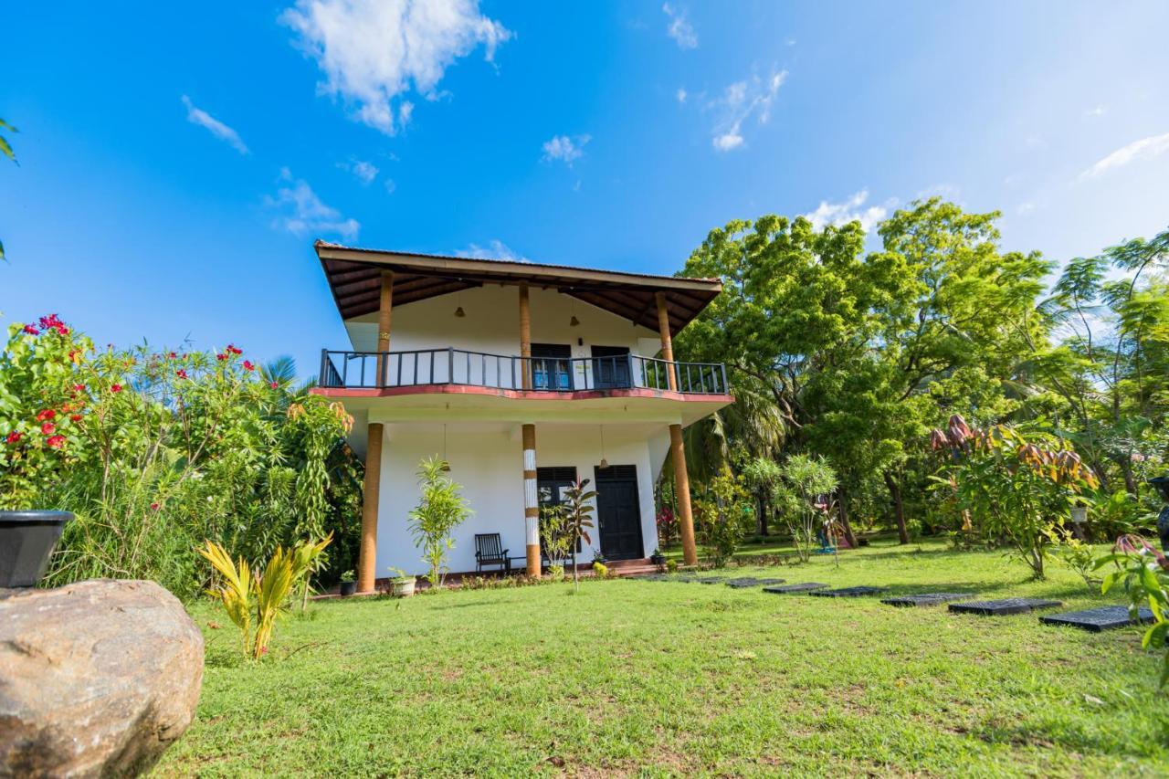 Rock Violet Lakefront Cabanas & Restaurent Tangalle Exterior photo