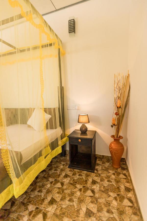 Rock Violet Lakefront Cabanas & Restaurent Tangalle Exterior photo